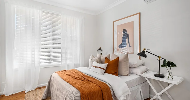 Décorer une chambre : la règle inverse du salon